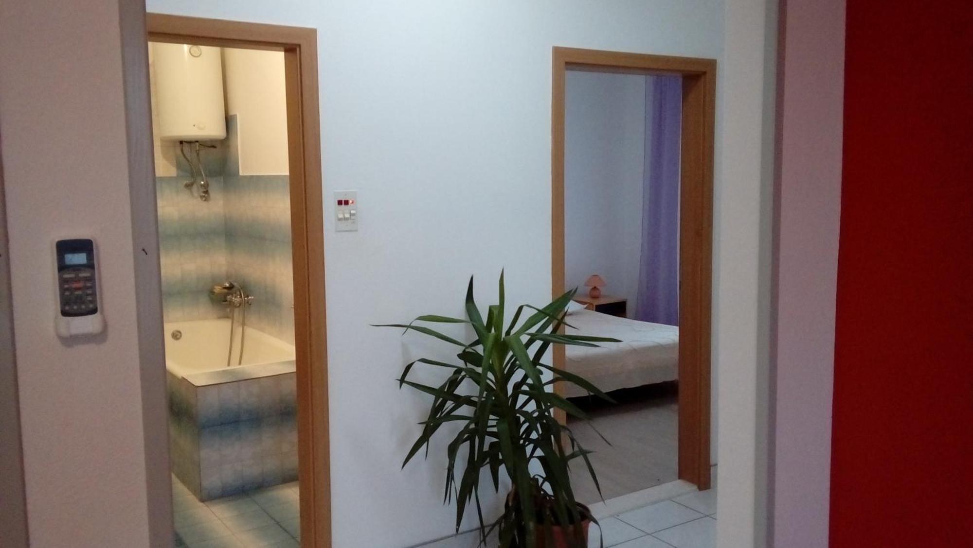 Spacious Family Apartment With Parking In The Shade And Barbecue House شيبينيك المظهر الخارجي الصورة