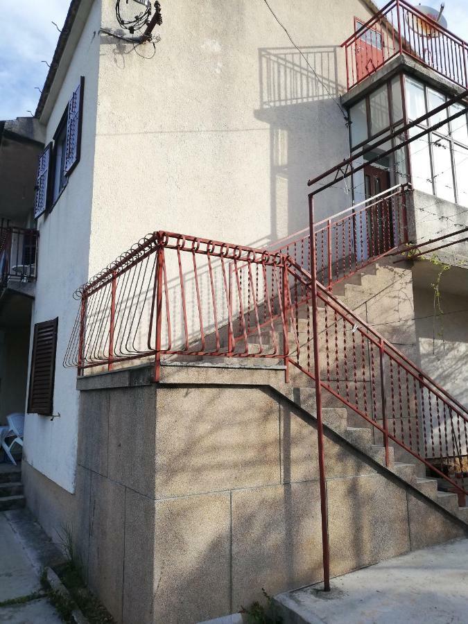 Spacious Family Apartment With Parking In The Shade And Barbecue House شيبينيك المظهر الخارجي الصورة