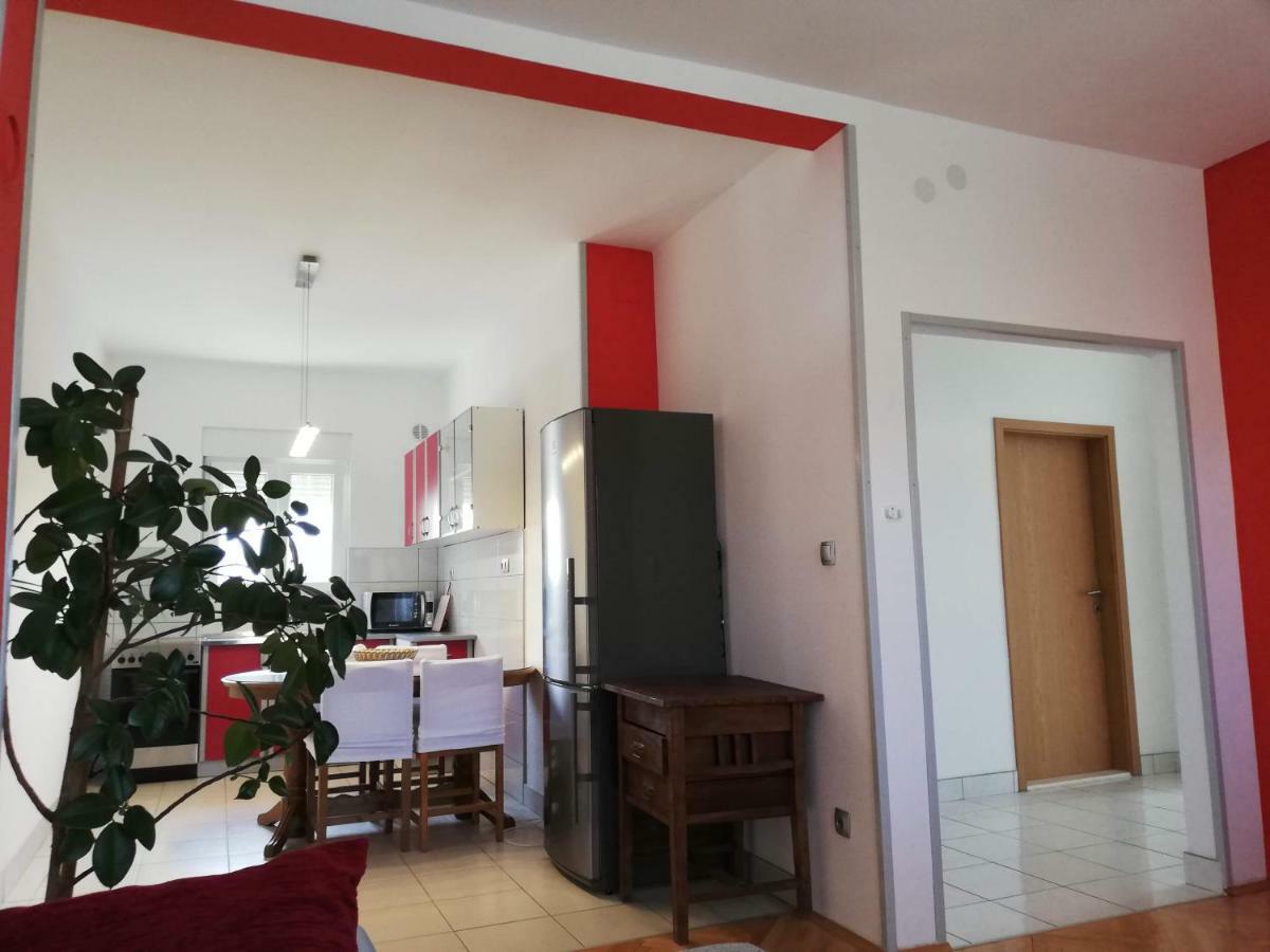 Spacious Family Apartment With Parking In The Shade And Barbecue House شيبينيك المظهر الخارجي الصورة