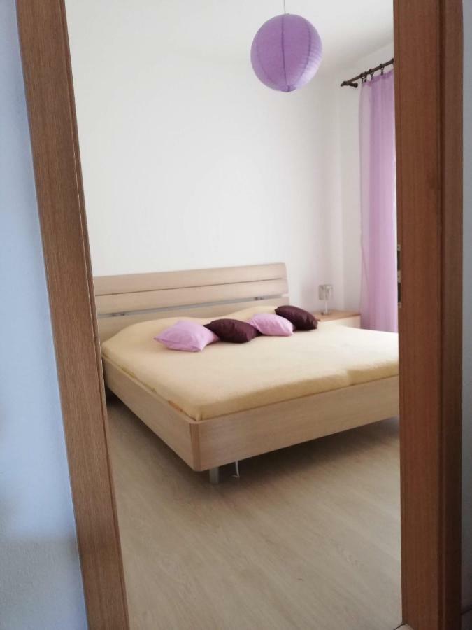 Spacious Family Apartment With Parking In The Shade And Barbecue House شيبينيك المظهر الخارجي الصورة