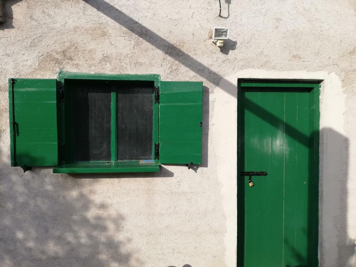 Spacious Family Apartment With Parking In The Shade And Barbecue House شيبينيك المظهر الخارجي الصورة