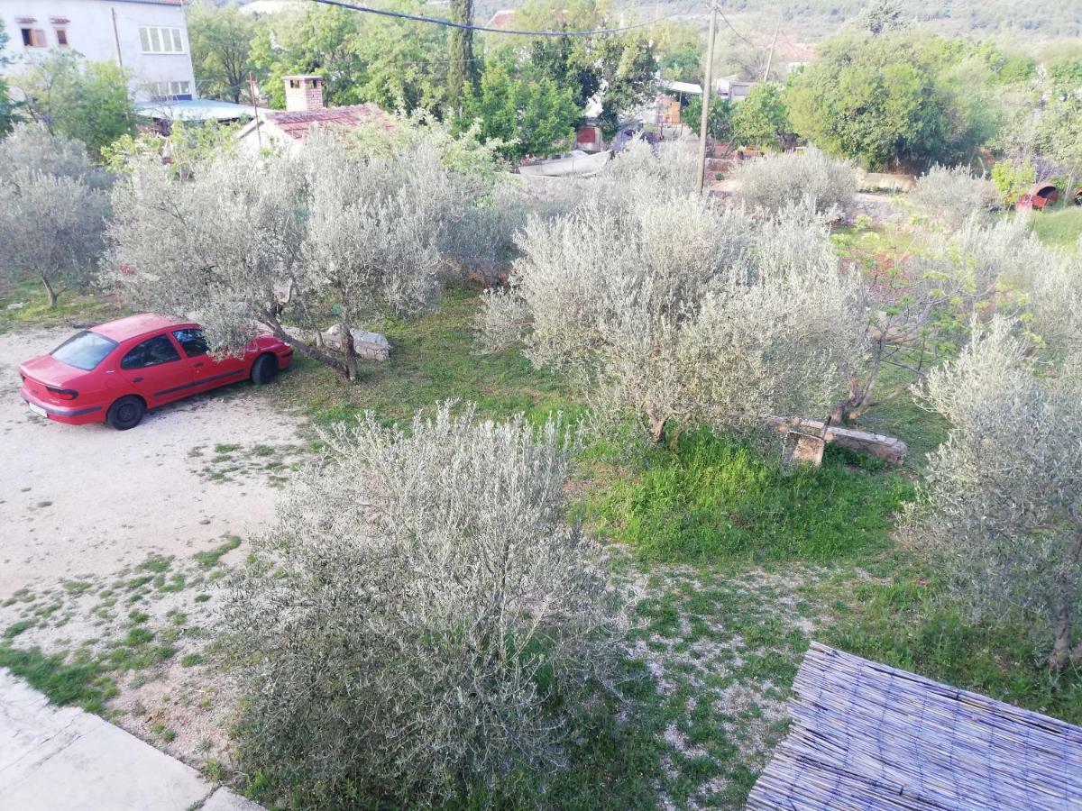 Spacious Family Apartment With Parking In The Shade And Barbecue House شيبينيك المظهر الخارجي الصورة
