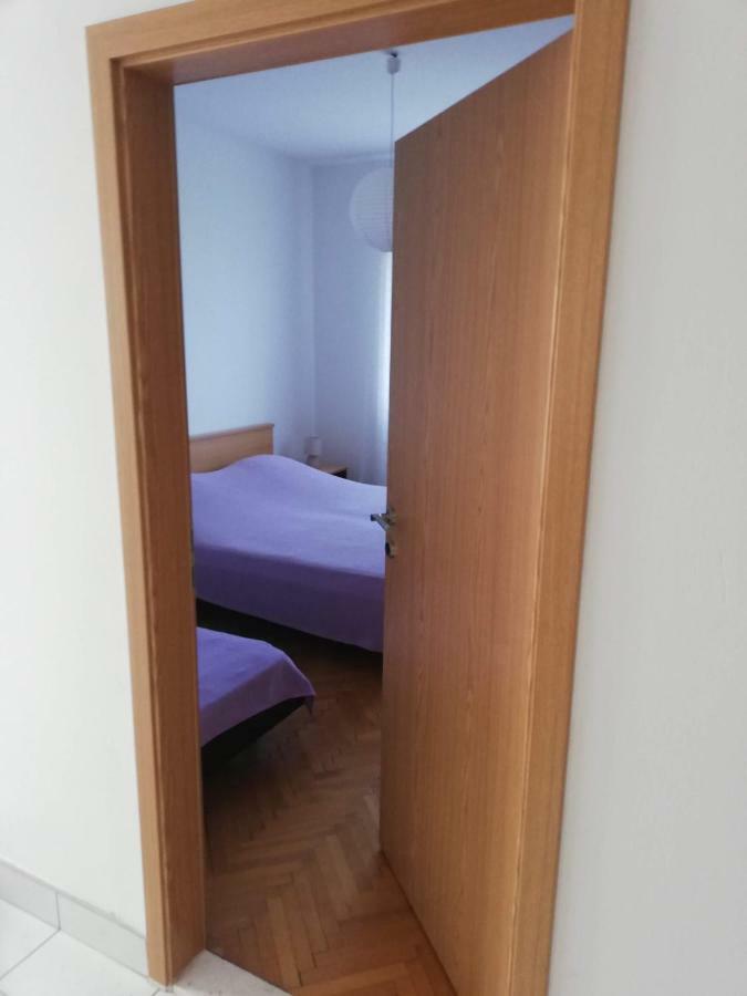 Spacious Family Apartment With Parking In The Shade And Barbecue House شيبينيك المظهر الخارجي الصورة