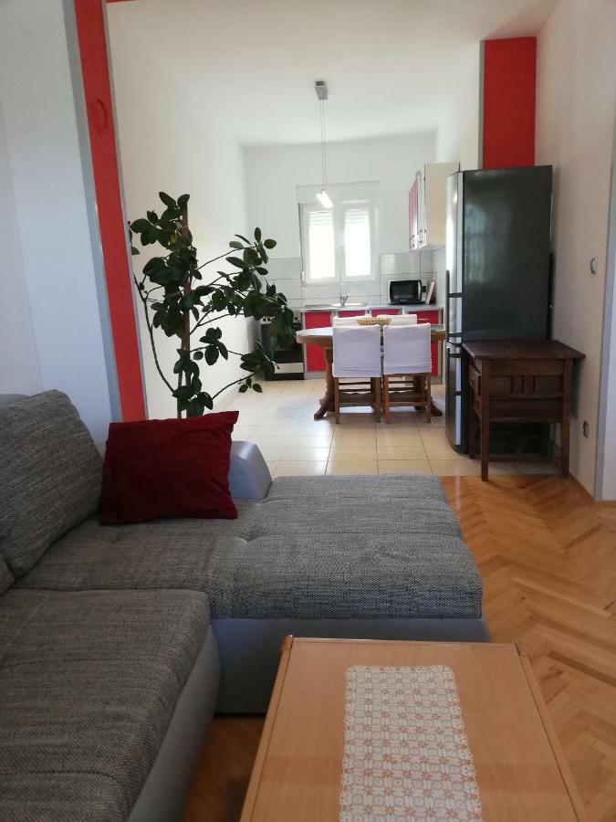 Spacious Family Apartment With Parking In The Shade And Barbecue House شيبينيك المظهر الخارجي الصورة
