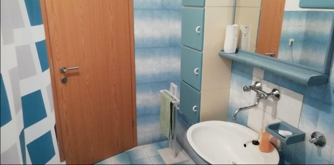 Spacious Family Apartment With Parking In The Shade And Barbecue House شيبينيك المظهر الخارجي الصورة