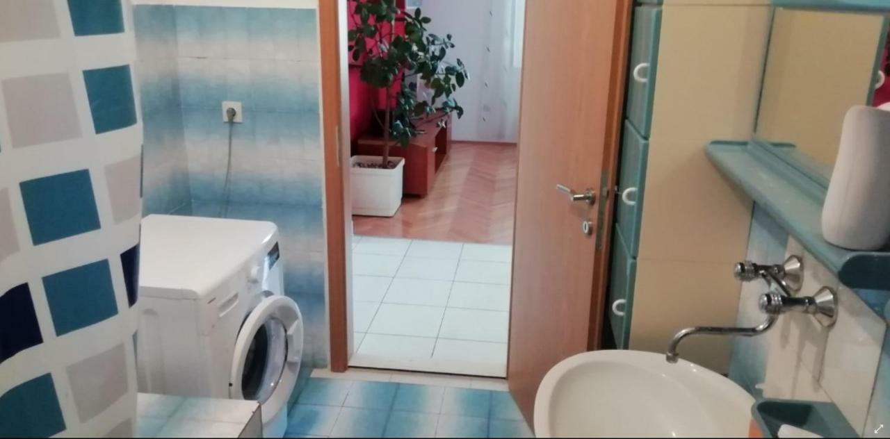 Spacious Family Apartment With Parking In The Shade And Barbecue House شيبينيك المظهر الخارجي الصورة