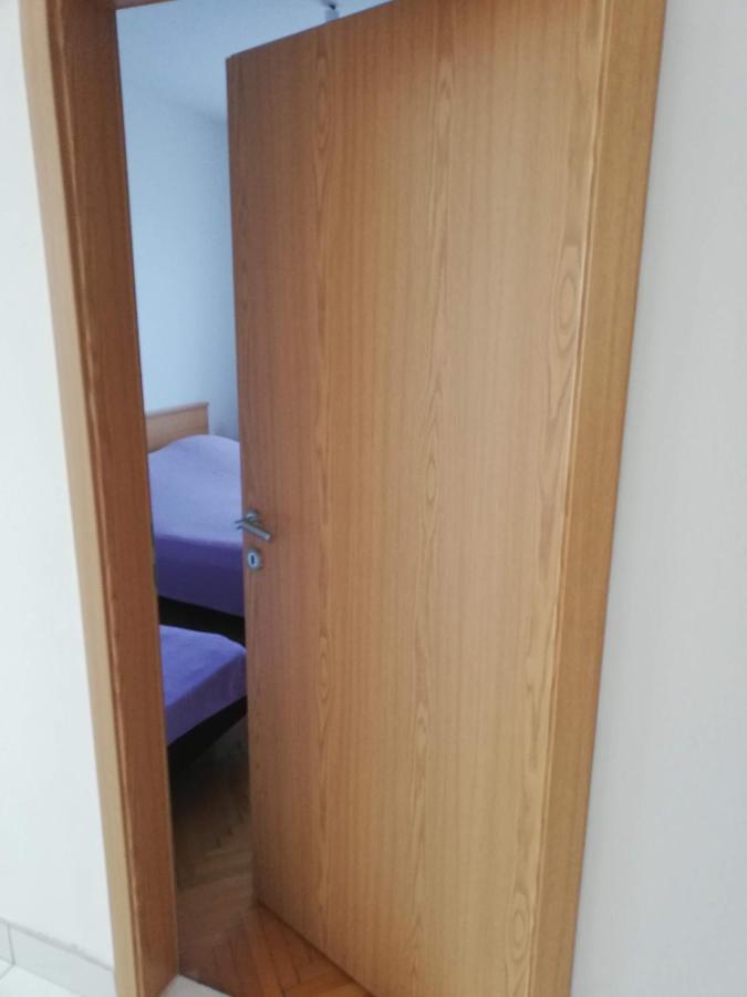 Spacious Family Apartment With Parking In The Shade And Barbecue House شيبينيك المظهر الخارجي الصورة