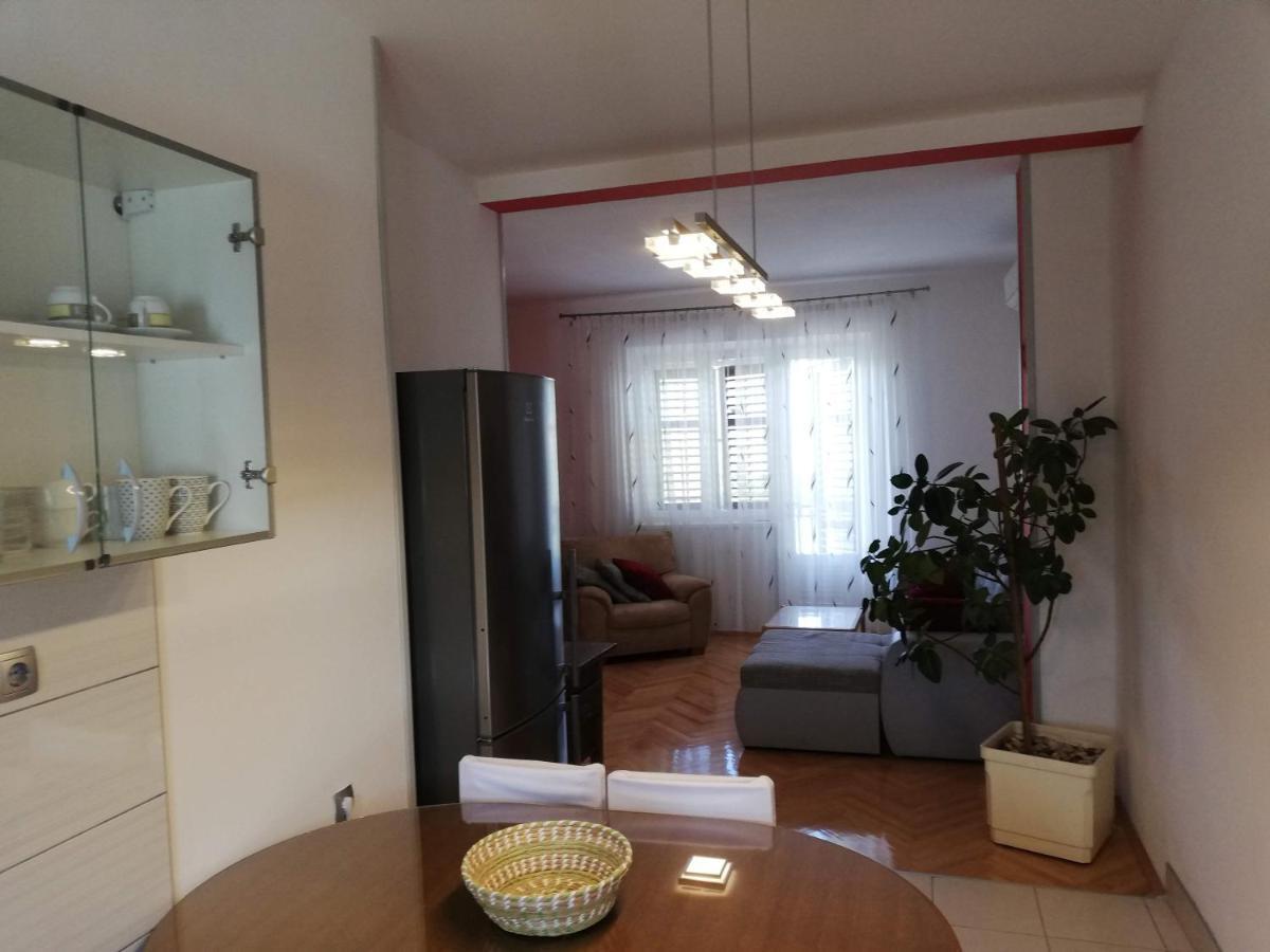 Spacious Family Apartment With Parking In The Shade And Barbecue House شيبينيك المظهر الخارجي الصورة