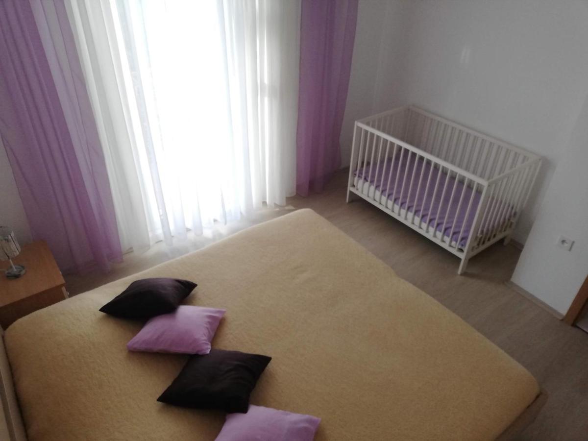 Spacious Family Apartment With Parking In The Shade And Barbecue House شيبينيك المظهر الخارجي الصورة