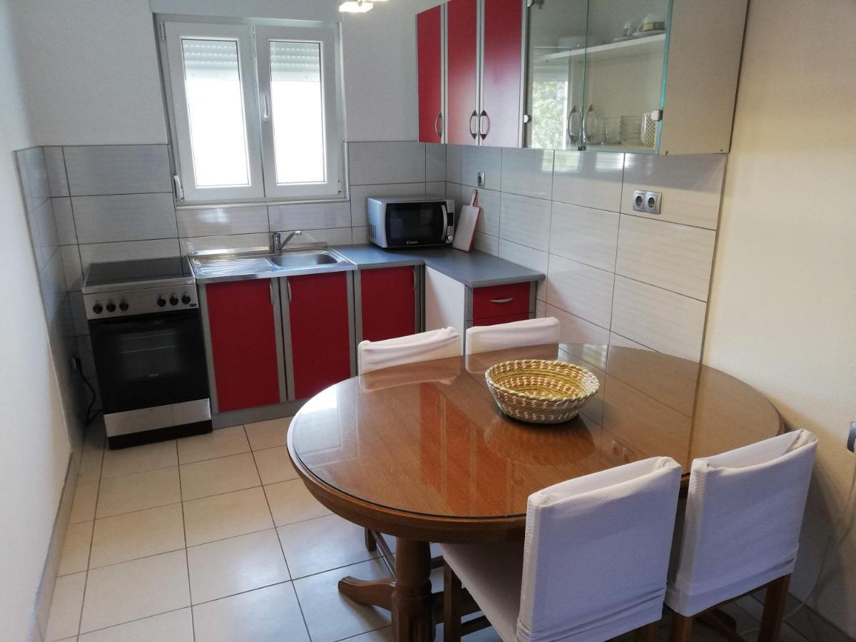Spacious Family Apartment With Parking In The Shade And Barbecue House شيبينيك المظهر الخارجي الصورة